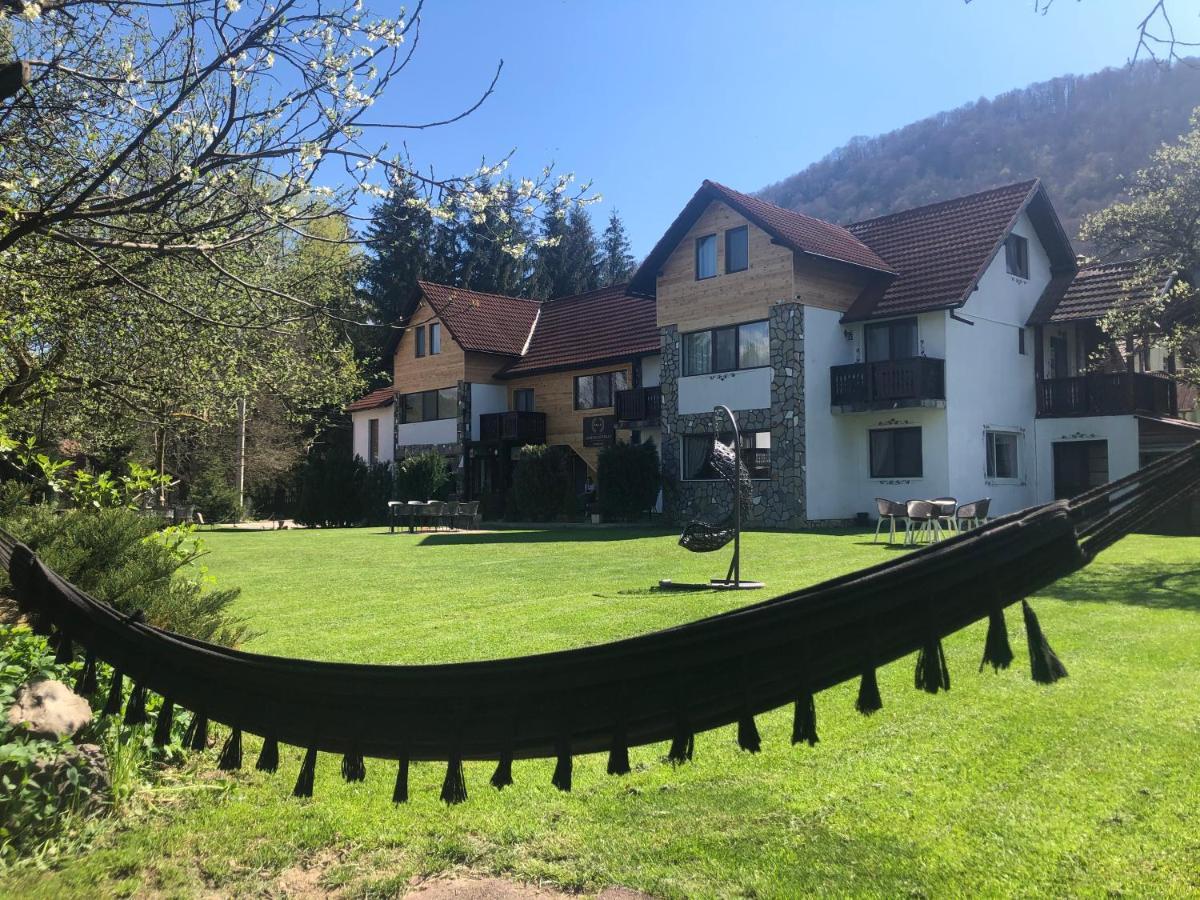 Garden Retreat (Adults Only) Ξενοδοχείο Μπραν Εξωτερικό φωτογραφία