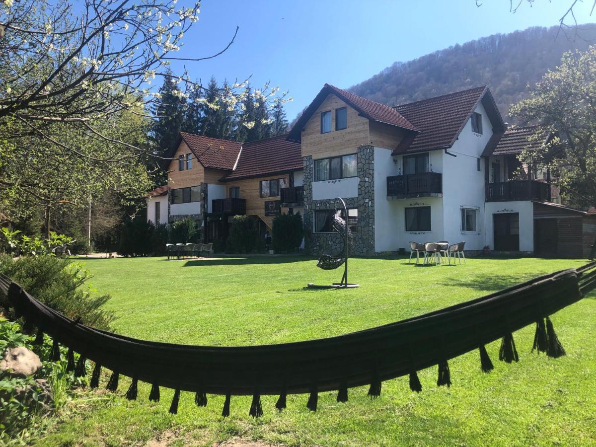 Garden Retreat (Adults Only) Ξενοδοχείο Μπραν Εξωτερικό φωτογραφία