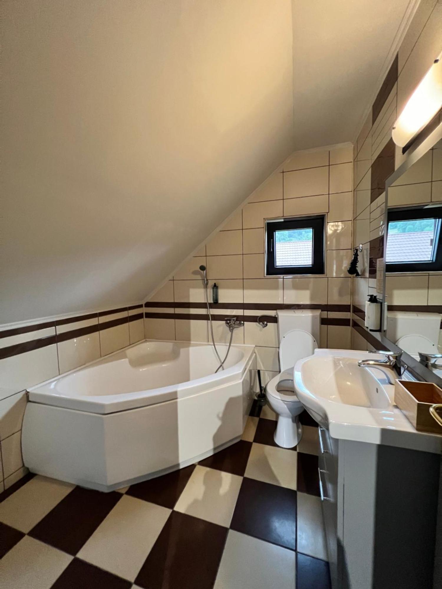 Garden Retreat (Adults Only) Ξενοδοχείο Μπραν Εξωτερικό φωτογραφία