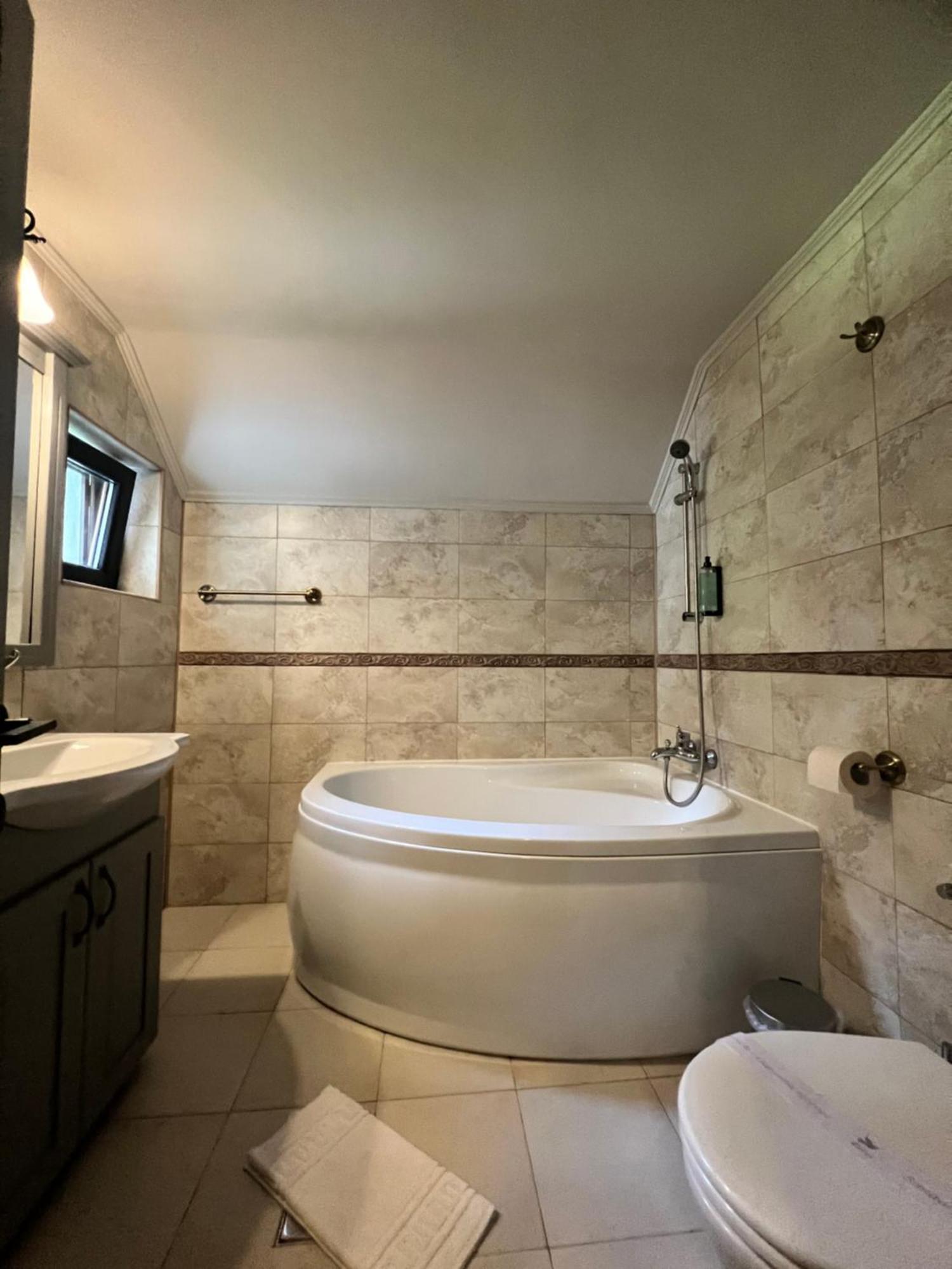 Garden Retreat (Adults Only) Ξενοδοχείο Μπραν Εξωτερικό φωτογραφία