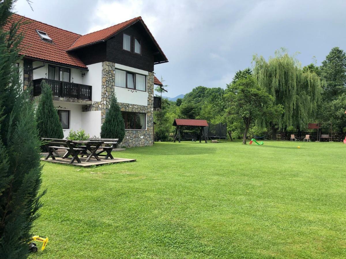 Garden Retreat (Adults Only) Ξενοδοχείο Μπραν Εξωτερικό φωτογραφία